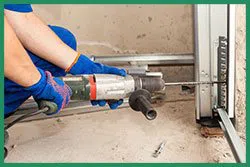 Quality Garage Door Service Houston, TX 713-401-1934 - installation-sid-gr-22m